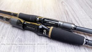 Cần lure du lịch Daiwa Tatula Traveller máy đứng